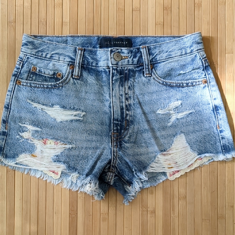 Aeropostale Vintage High Rise Shorty Jean Shorts With Crochet Pockets, Size 2
